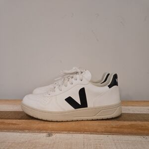 Veja V-10 Womens Size 5 White Black Athletic Leather Walking Shoes Sneakers
